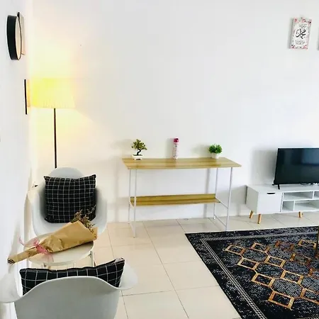 Syapins Cozy Haven Homestay Musslim Only Lunas Exterior photo